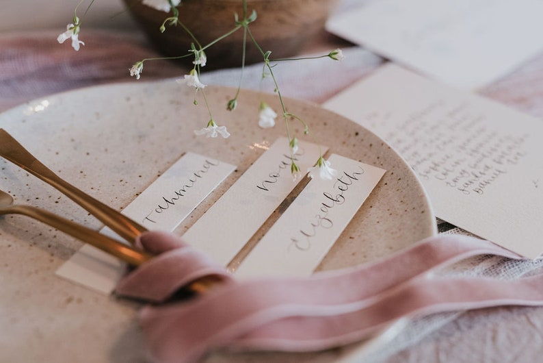 personalised calligraphy cards white wedding place cards white wedding d\u00e9cor,modern wedding d\u00e9cor Minimalist matte place name cards