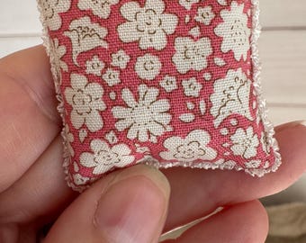 Dollshouse miniature cushions for 1:12th dollshouses, dioramas or roomboxes