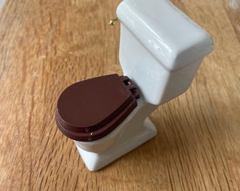 Dollshouse miniature Toilet Dark Brown Seat for 1/12th scale dollshouses, dioramas or roomboxes