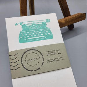 Bloc de notas de máquina de escribir vintage impreso con tipografía