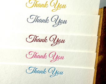 Juego de 8 tarjetas de agradecimiento impresas con tipografía en varias opciones de color