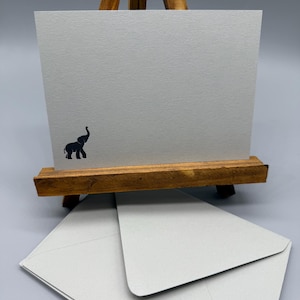 Set di biglietti da visita grigi con stampa tipografica Elephant