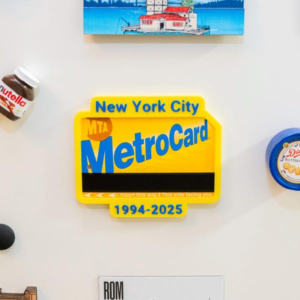 NYC MetroCard Frame Magnet | 3D Printed New York Subway Souvenir | MetroCard Commemorative Holder | MTA Retirement Gift | Fridge Decor