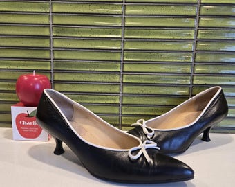 Svarta pumps i stil med France Gall 1964 av Charles Jourdan, vintage från 1960-talet, storlek 5 US, passar som en 6 US