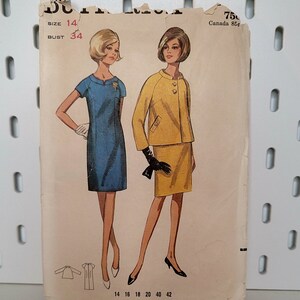Peut inclure: Patron de couture vintage pour une robe et une veste. Le patron est pour la taille 14, tour de poitrine 86 cm. La robe est bleue et la veste est jaune. Le patron comprend des instructions pour les tailles 14, 16, 18, 20, 40 et 42.