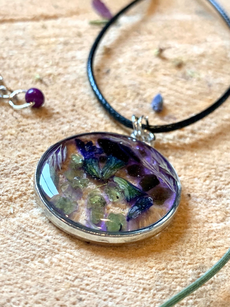 Purple flower and green stone open bezel necklace
