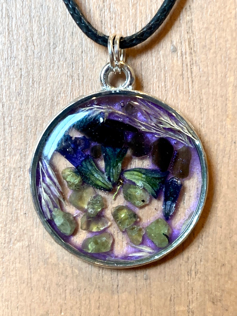 Purple flower and green stone open bezel necklace
