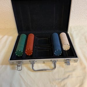 Estojo para armazenamento de fichas/cartas de pôquer