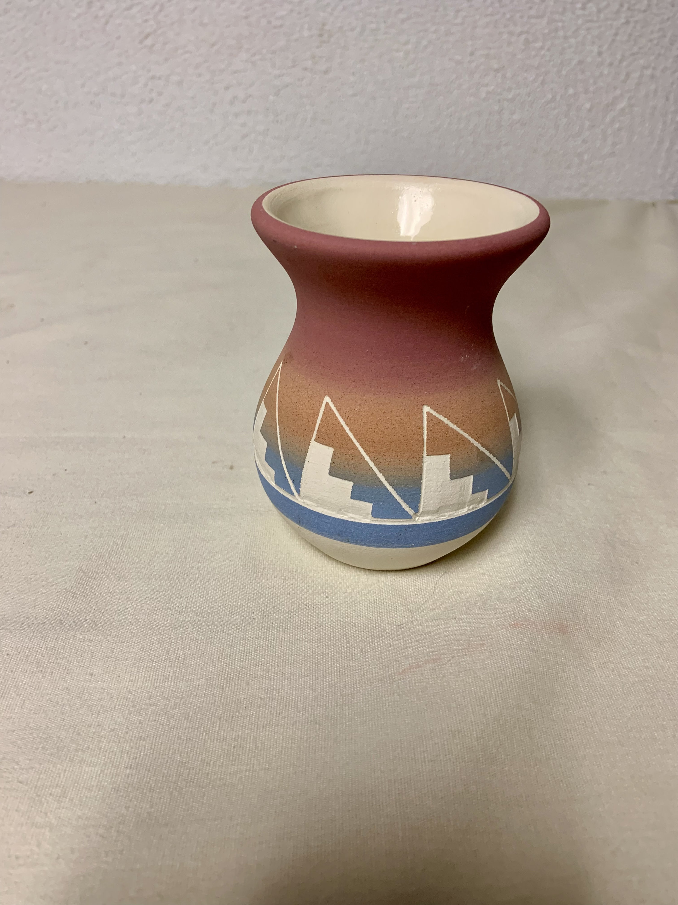 ネイティブアメリカン陶器 ハンドメイド LEFT: ネイティブアメリカン・ポッテリ－（陶器）