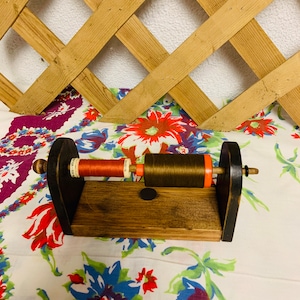 Spool thread holder