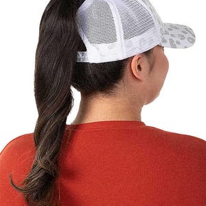 Gorro de coleta salvaje, gorro divertido para mujer, gorro para mamá, regalo sarcástico para ella, gorro para viaje de chicas imagen 2