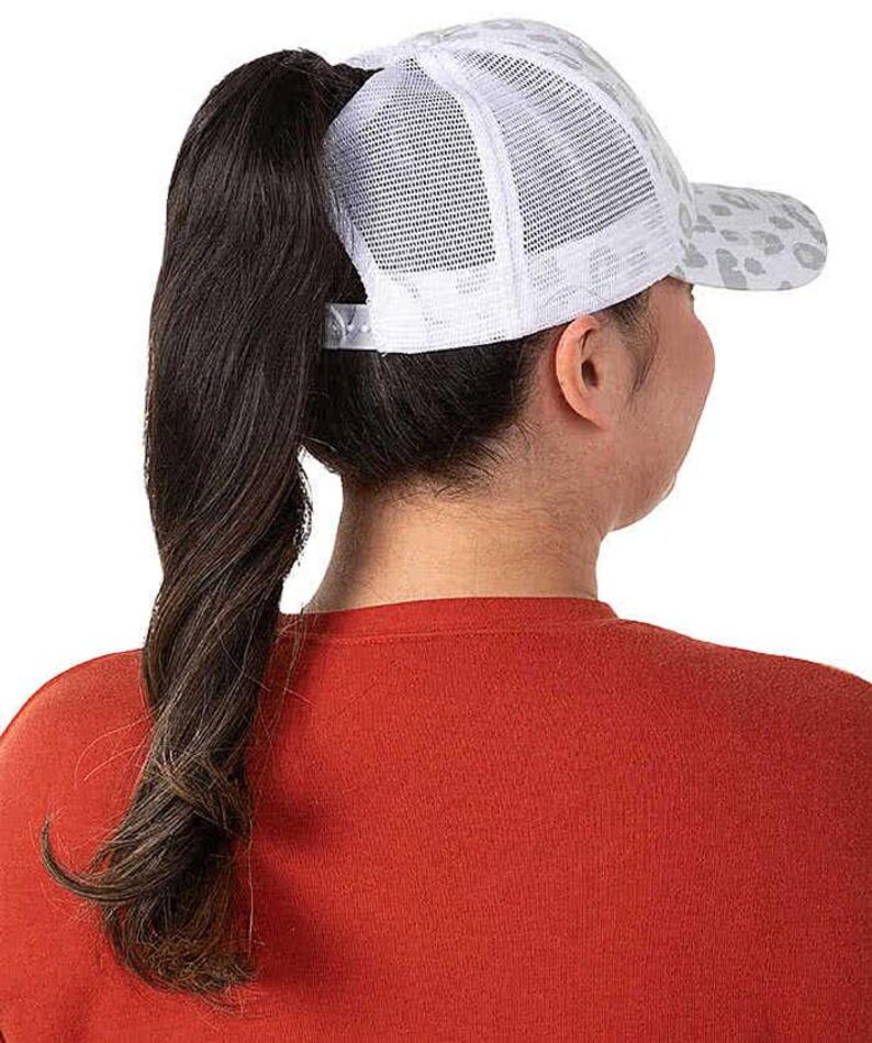 Gorro de coleta salvaje, gorro divertido para mujer, gorro para mamá, regalo sarcástico para ella, gorro para viaje de chicas imagen 2