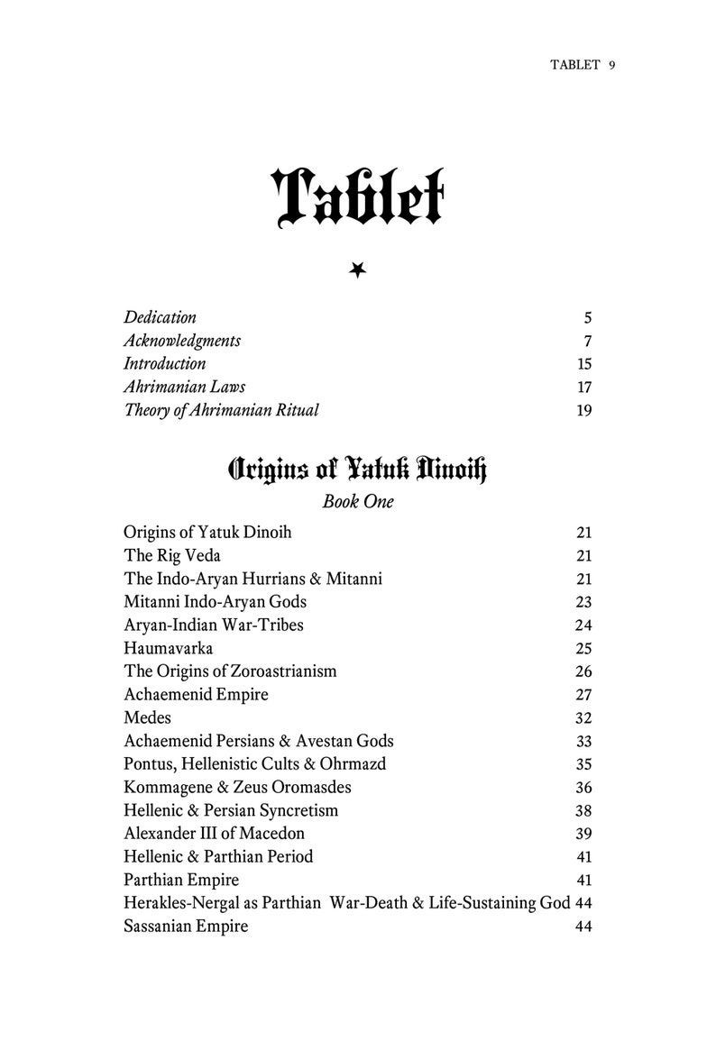 Puede incluir: Una portada de libro en blanco y negro con el t&iacute;tulo "Origins of Yatuk Dinoih" y el subt&iacute;tulo "Book One". La portada del libro tambi&eacute;n incluye una lista de t&iacute;tulos de cap&iacute;tulos y n&uacute;meros de p&aacute;gina.