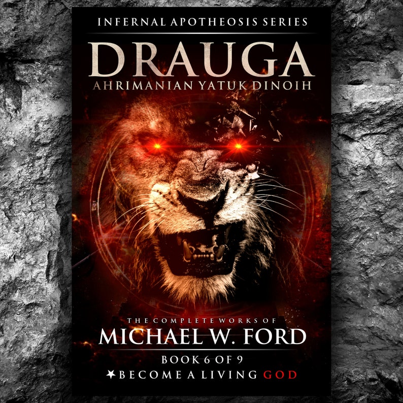 Puede incluir: Portada del libro "Drauga: Ahrimanian Yatuk Dinoih", el sexto libro de la serie "Infernal Apotheosis" de Michael W. Ford. La portada presenta un le&oacute;n con ojos rojos brillantes sobre un fondo de fuego. El texto "Become a Living God" est&aacute; en la parte inferior de la portada.
