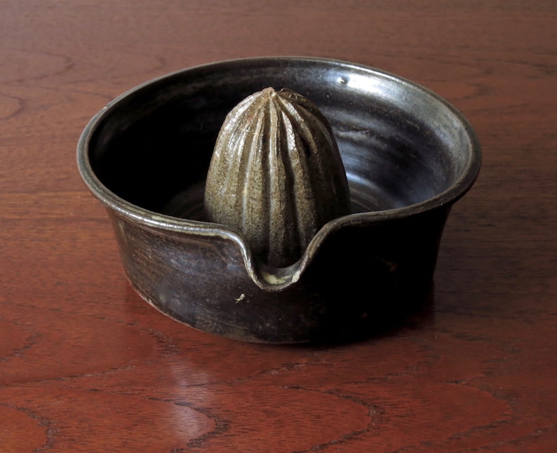 Highly Collectable Mid Century Modern Bruce Anderson Studio Pottery Citrus Juicer Lemon Squeezer