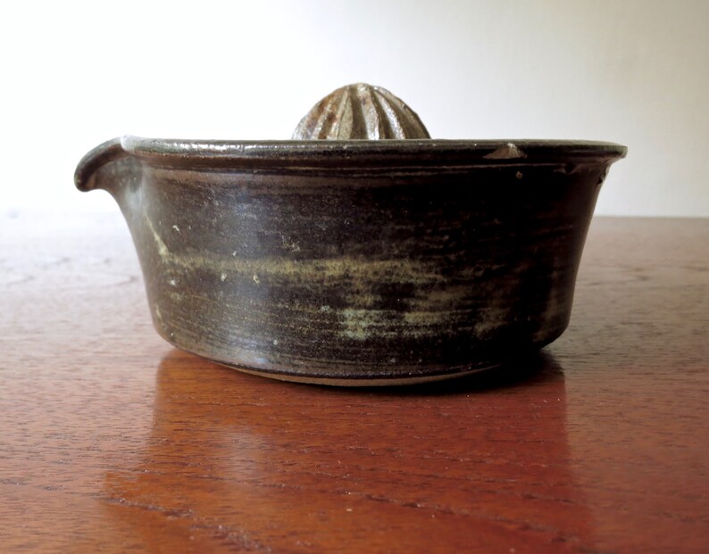 Highly Collectable Mid Century Modern Bruce Anderson Studio Pottery Citrus Juicer Lemon Squeezer