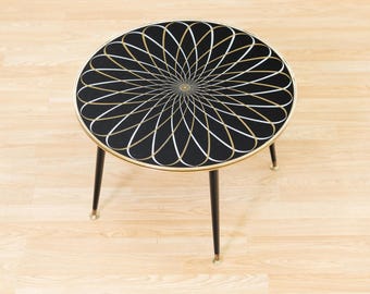 Mid Century Atomic Design Round Coffee Table