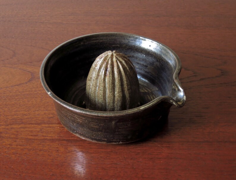 Highly Collectable Mid Century Modern Bruce Anderson Studio Pottery Citrus Juicer Lemon Squeezer