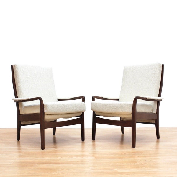 Pair of 1960s Lounge Chairs by Cintique in White Boucle Mid Century Armchairs