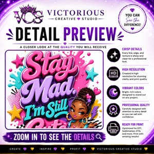 K&ouml;nnte beinhalten: Ein digitales Grafikdesign mit dem Text Stay Mad I'm Still Cute in rosa, lila und blauen Buchstaben. Eine Illustration einer Figur mit dunkler Haut und lockigem Haar ist enthalten, umgeben von Sternen, Herzen und Farbspritzern.