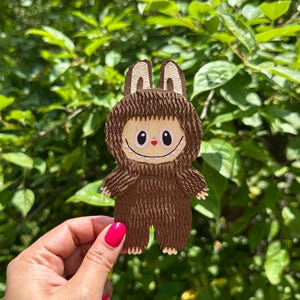 Labubu Paper Art – Handgefertigtes Sammlerstück (13,2 x 7,5 cm).