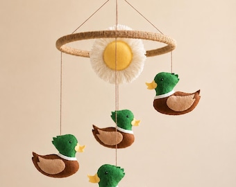 Wilde eend baby mobiel, eend kinderkamer decor, eend jacht kinderkamer mobiel, bosrijke kinderkamer inrichting, handgemaakt vilt mobiel, babyshower cadeau