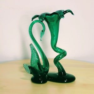 Vetro soffiato vintage verde - cigno e ninfea. Rara statuetta in vetro in miniatura fatta a mano. Bicchiere vintage verde da collezione. Vasi decorativi in vetro