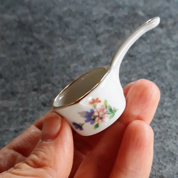Vintage porcelain Limoges. Miniature Limoges porcelain saucepan.  Paris Souvenir. Porcelain pan sous. Dollhouse miniatures pot tiny dishes