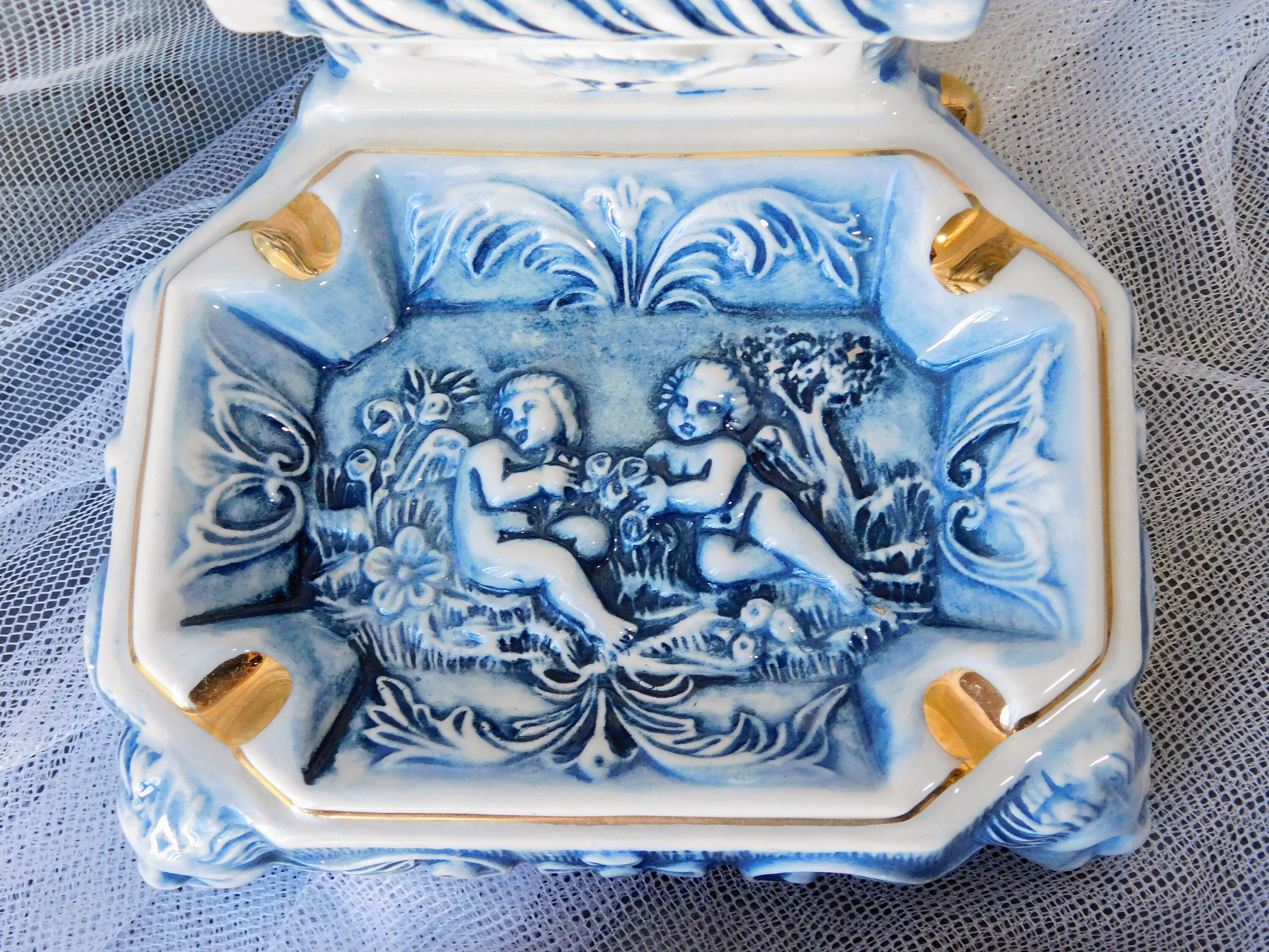 70'R.Capodimonte ashtray setカポディモンテ陶器製灰皿 Vintage Capodimonte Ashtray Set: Blue Cherubs, Gold Trim, Made in