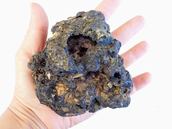 生の黒溶岩石：水槽や盆栽の装飾に最適な天然多孔質石（4.5x4.5x2.5
