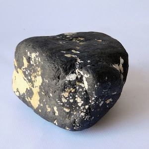 Collectible volcanic specimens. Rare volcanic rocks,  volcanic colors. Science fiction collectibles. Volcanic textures. Uncommon volcanoes.