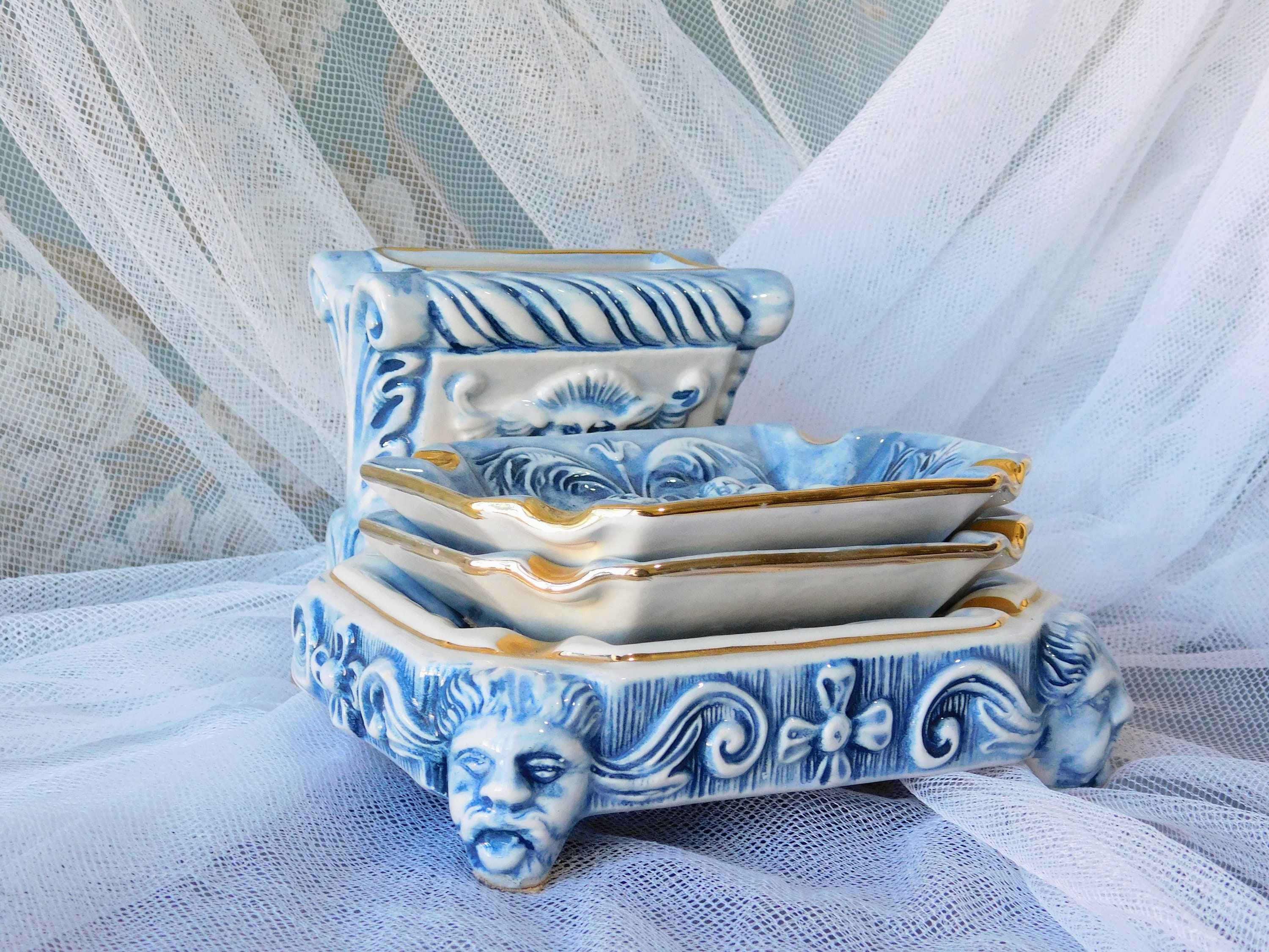 70'R.Capodimonte ashtray setカポディモンテ陶器製灰皿 Vintage Capodimonte Ashtray Set: Blue Cherubs, Gold Trim, Made in