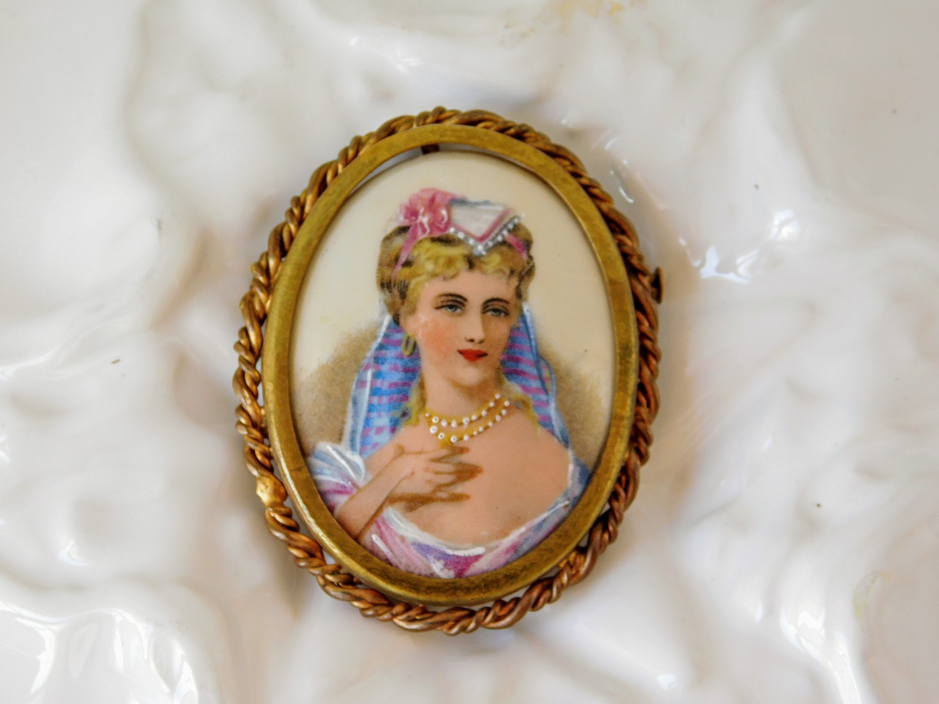 Broche Ancienne Camée En Porcelaine De Limoges - Magnifique Bleu Et Blanc, Parfait État