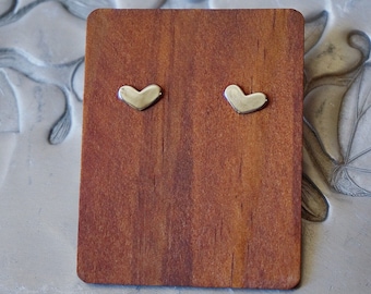 スターリングシルバーのハートスタッドイヤリング/小さなハートスタッドイヤリング/ラブスタッド/ハートイヤリング/彼女へのギフト