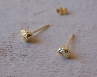 Boucles d’oreilles minimalistes en or 14 carats plaquées sur des boucles d’oreilles minimalistes en argent sterling