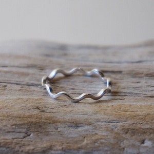 Sterling silver tiny wavy ring/stacking ring/wavy midi ring/adjustable ring/wave ring/knuckle ring/minimalist rings/open ring