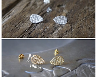 Sterling silver water drop stud earrings/14k Gold plated water drop stud earrings/minimalist earrings/geometric earrings/teardrop earrings