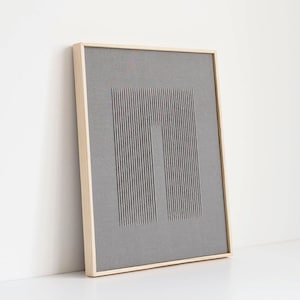 Moderne Japandi Textilkunst: Minimalistische Wabi-Sabi Stickerei im Eichenrahmen