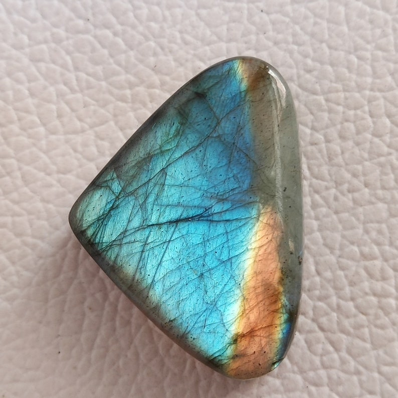 Size 32*20*8mm 42Cts AAA Quality Labradorite Cabochon Jewellery Gemstone Full Blue Flashy Oval Shape Blue Labradorite Loose Gemstone