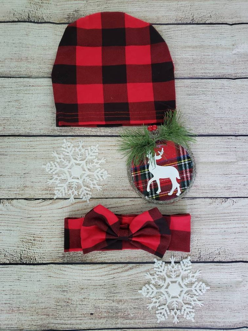 Sweet plaid unisex infant sleeper Perfect fallwinter color.