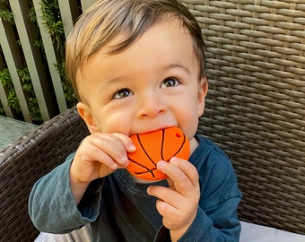 Basketball Dentition!!! Orange Basketball pour clip de sucette, clip de sucette, jouet à mâcher pour bébé, idées cadeaux de sport pour bébé, baby shower de basket-ball