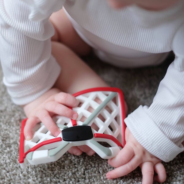 Anneau de dentition en silicone HOCKEY NET avec rouge, blanc, gris, noir pour attache-tétine, jouet à mâcher pour bébé, sports pour bébés, idées cadeaux hockey baby shower