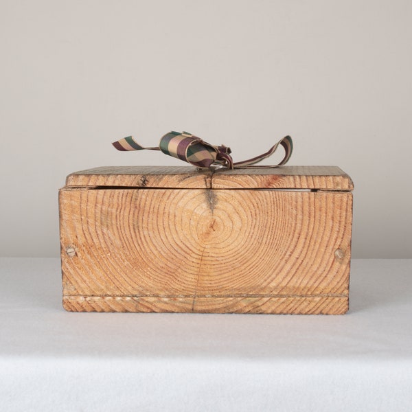 Medium Sized Driftwood Box, Driftwood Sculpture, Rustic Wooden Box, Small Animal Coffin, Keepsake Box, Wooden Container.