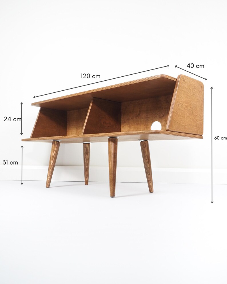 Peut inclure: Ensemble de trois tasses en c&eacute;ramique avec une finition mate et mouchet&eacute;e. Les tasses sont dans des tons cr&egrave;me, gris clair et gris fonc&eacute;. Chaque tasse a un design simple et minimaliste, pour le caf&eacute; ou le th&eacute;.