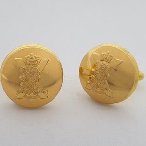 Gemelos históricos de lujo conmemorativos militares, Reina Isabel II, Regimiento Real de Escocia botones dorados