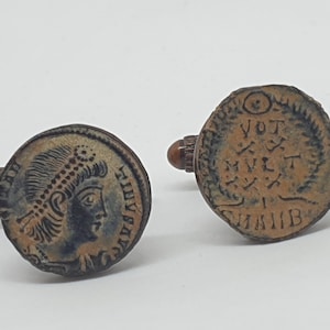 Historische manchetknopen met Romeinse munten, keizer Flavius Julius Constans 337-350 na Christus, manchetknopen met bronzen munten