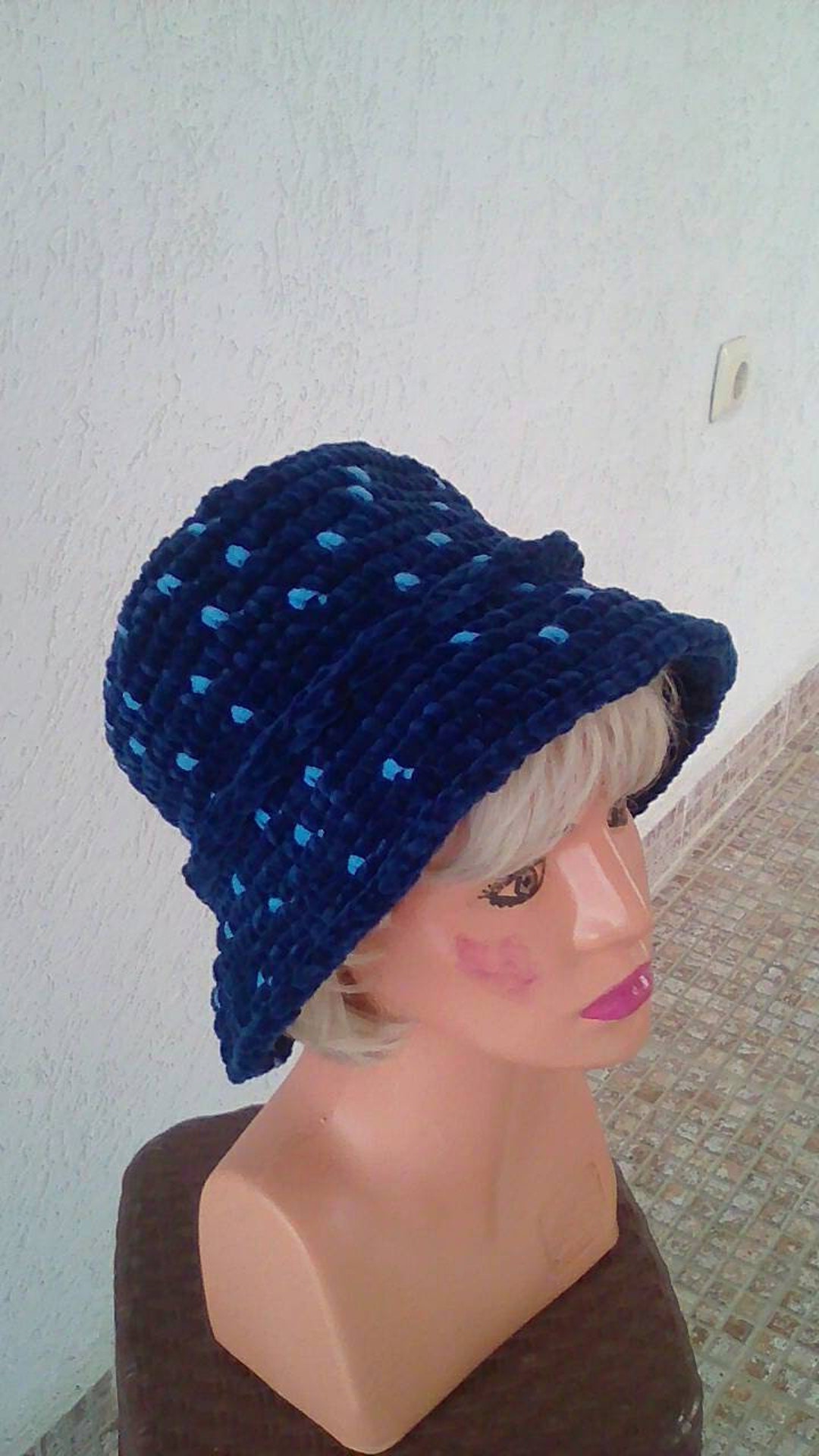 Bonnet tricoté noir Bord roulé épissé et bonnet en chenille tricoté en