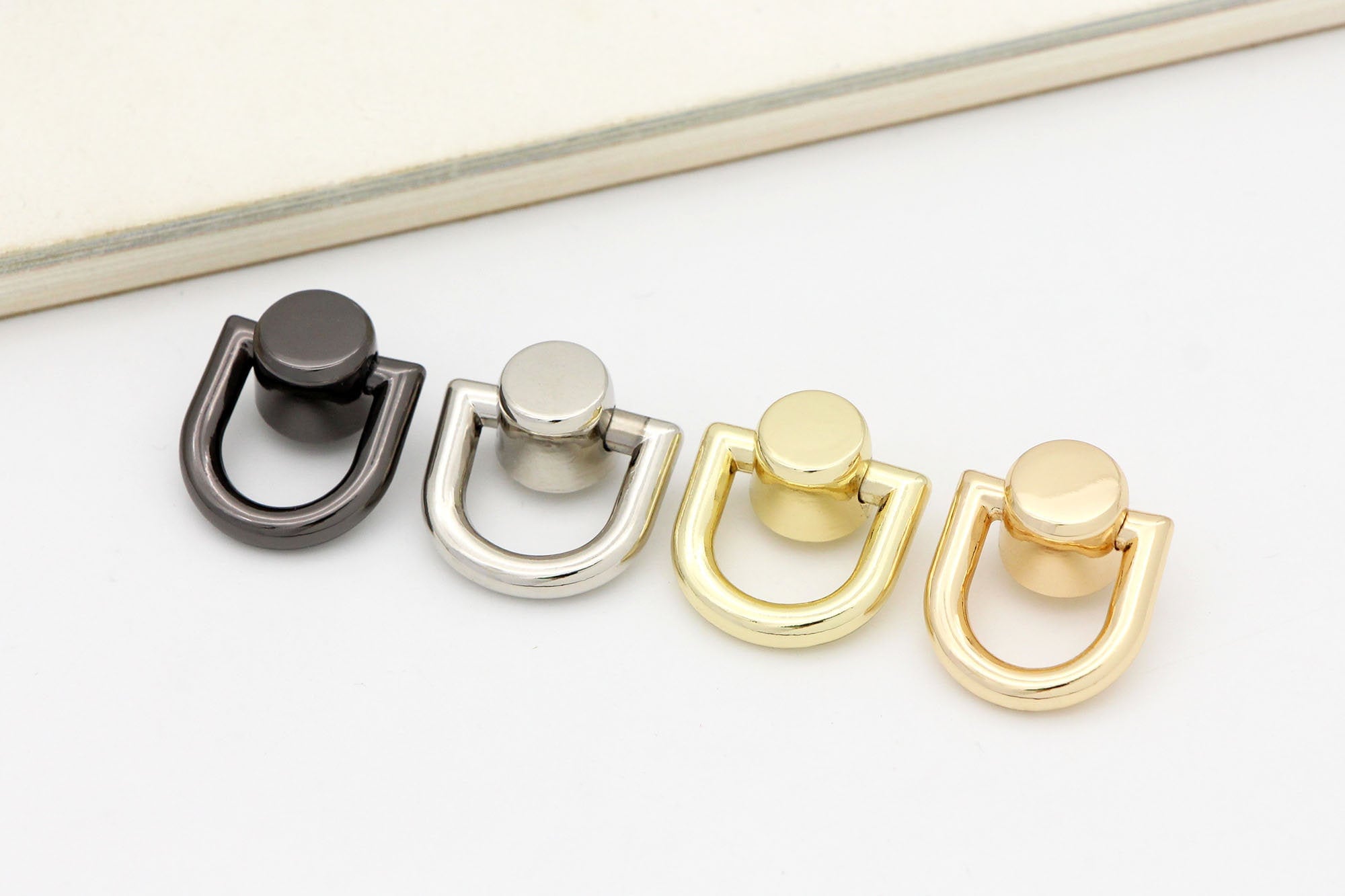 BORISCA 24 Stück D-Ring Nieten Set Gold - Mit Locher & Schraubendreher Für Lederarbeiten & DIY Projekte