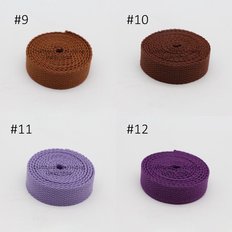 Pu&ograve; includere: Quattro bobine di fettuccia in diversi colori: marrone, marrone scuro, lilla chiaro e viola. Le bobine sono numerate 9, 10, 11 e 12.