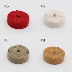 Pu&ograve; includere: Quattro rotoli di fettuccia di cotone in diversi colori: rosso, bianco, beige e marrone. La fettuccia &egrave; larga 2,5 cm ed &egrave; perfetta per progetti di artigianato.